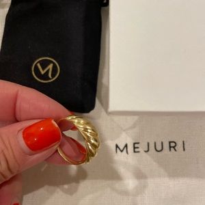 Mejuri Thin Croissant Dôme Ring